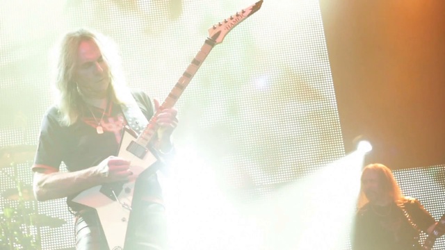 Judas Priest - Screaming For Vengeance (Live At Ergo Arena, Gdansk, Poland 2015) - Battle Cry HD смотреть онлайн