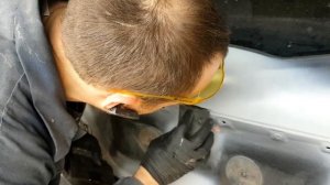 Как заварить мелкие отверстия на кузове авто?