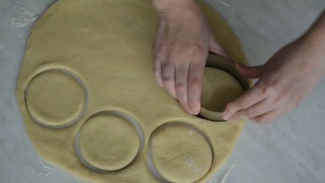 Дрожжевые пончики с шоколадом (Донаты)