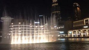 Dubai Fountain Show. Worth it or not? Шоу фантанов в Дубае. Стоит посмотреть или нет? Watch till en