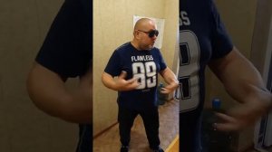 ?Анекдот про пчелу?
