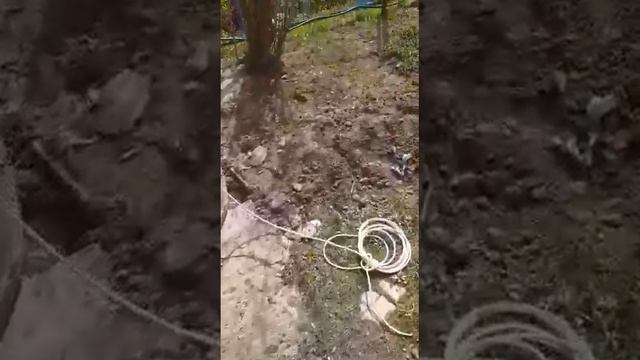 Как провести воду в дом из колодца. Устройство водопровода + исправления смещения колец после зимы. смотреть онлайн