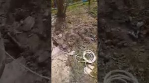 Как провести воду в дом из колодца. Устройство водопровода + исправления смещения колец после зимы.