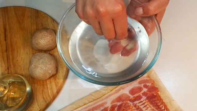 А что так можно было? А то! Куриное «Эскимо» в беконе ??? смотреть онлайн