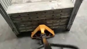 Как пользоваться гидравлической тележкой (рохлей)