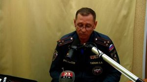 24.11.2021. Против снега и ветра в борьбе со стихией участвует каждый сотрудник МЧС ЕАО