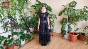 Аиша,  Ходит наша бабушка, палочкой стуча: Стих