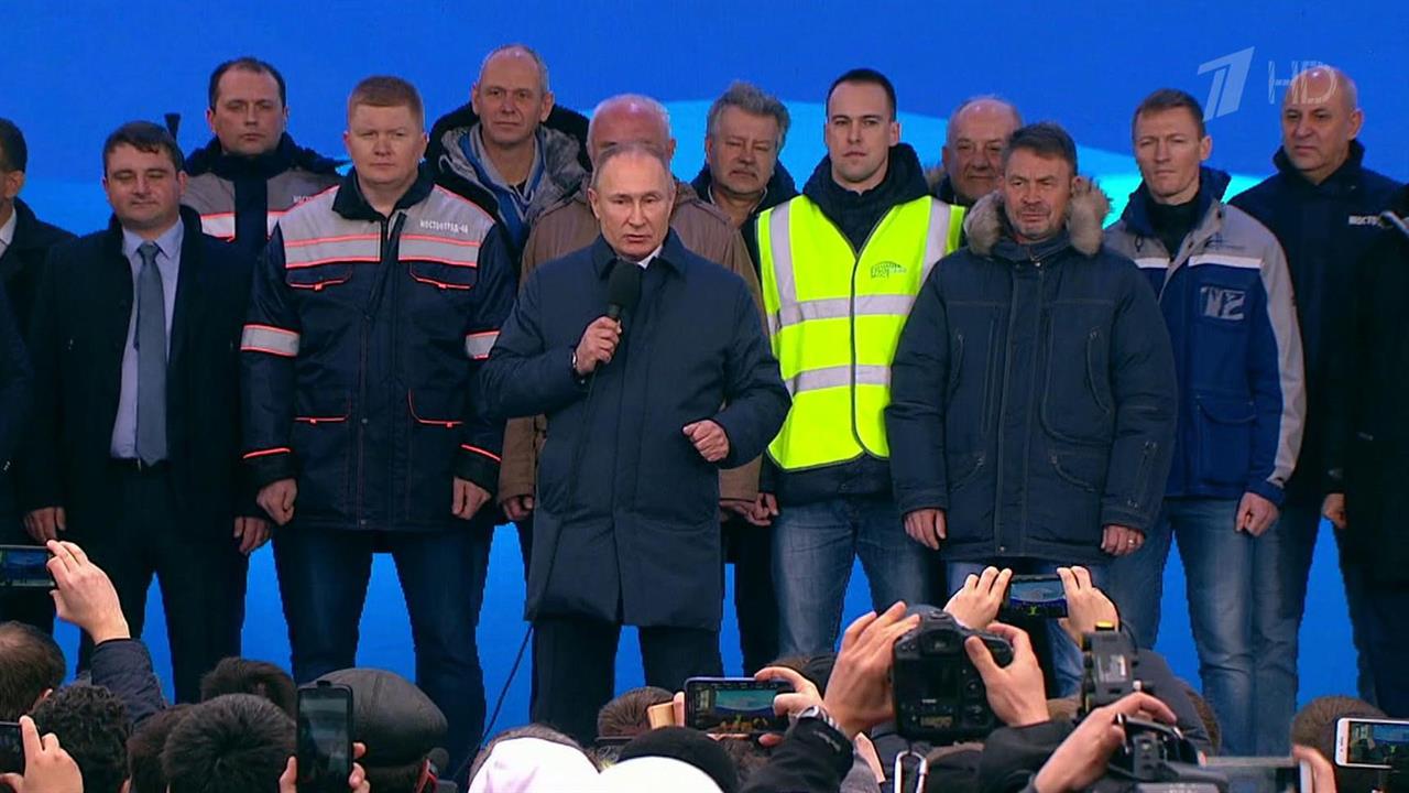Движение по железнодорожной части Крымского моста торжественно открыл Владимир Путин