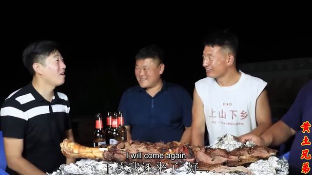 【合集】20斤大牛腿+猪肉饺子！自家土窑烤着吃牛腿， 大块大块啃着真爽！【黄土兄弟】 смотреть онлайн