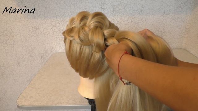 Объемная французская коса на бок.Volumetric French braid on its side.