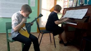 М.Товпеко" Попурри на темы военных песен" исполняет Шемегон Арсений(13 лет)