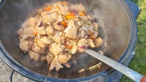 Думляма. Картошка с мясом и овощами в казане.