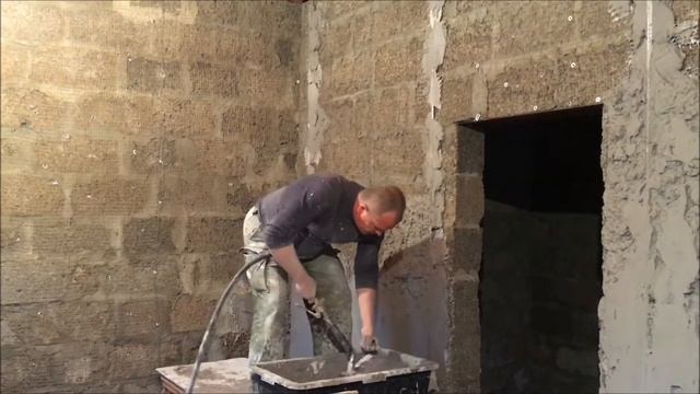 Штукатурные работы на отделке дома.