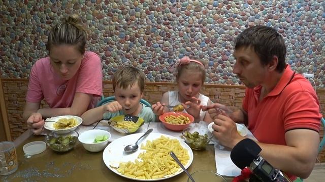 МУКБАНГ ФАРШИРОВАННЫЙ ПЕРЕЦ С МАКАРОНАМИ  MUKBANG STUFFED PEPPER WITH MACARONI StepFamily mukban