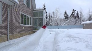 ❄️ ❄️ ❄️ Горка из снега своими руками.  (Часть первая) ☃️ Катя на самодельной горке.