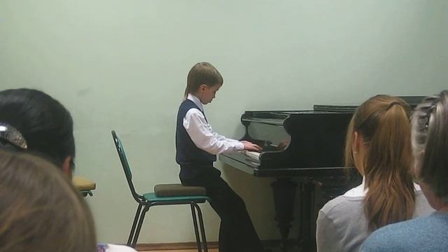 "В полях", Глиэр Р.М. Исполняет Иван Абрашин. смотреть онлайн