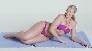 66 лет истории купальных костюмов с Искрой Лоуренс