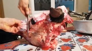 Три килограмма  чистого мясо с головы коровы.