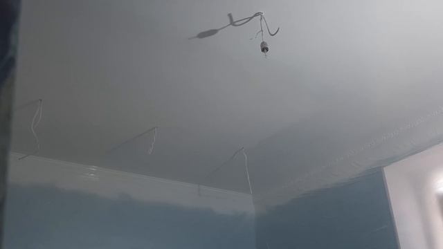 Профессиональная покраска потолка безвоздушным способом. Как правильно красить потолок в квартире.
