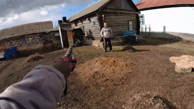 Работа в радость ?  Одной яблоней на огороде меньше