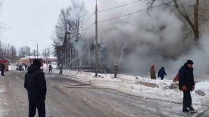 В Новодвинске ликвидирован крупный пожар в нежилом деревянном доме