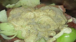 Шашлык из свинины в майонезном маринаде с минералкой