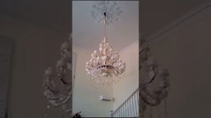 Сборка и монтаж люстры на специальный лифт