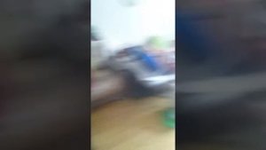 Реакция ребёнка и взрослого на удар током