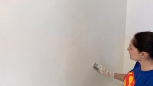 Нанесение декоративной штукатурки Kreos. Фактура наносится на кухне.