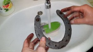 Удачный эксперимент: очистка ржавчины уксусом. Реставрация подковы 19 века.