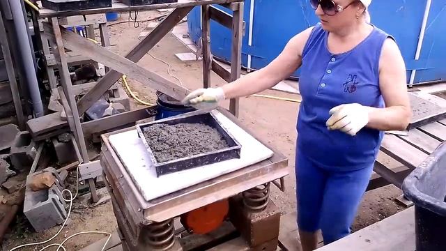 Виброплита-вибростол Попрыгунчик. Изготовление тротуарной плитки.