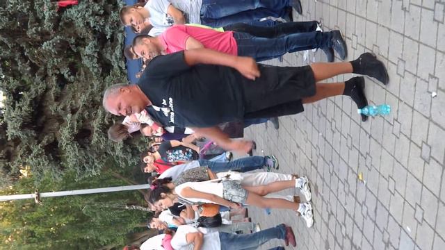 День Европы(Кишинев), мужик вообще не веселый не подумайте смотреть онлайн