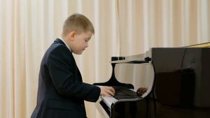 Е. Поплянова "Небесные слезы" и С.С. Прокофьев "Марш" исполняет Кузнецов Леонид. Фортепиано.