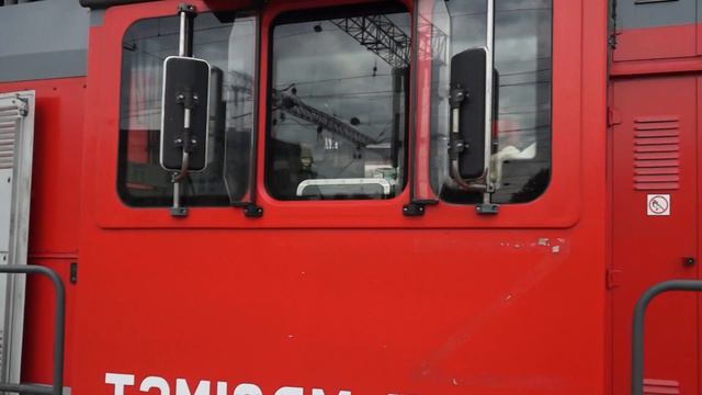 ТЭМ18ДМ-1779 подцепляется к пассажирскому поезду на Казанском вокзале. смотреть онлайн