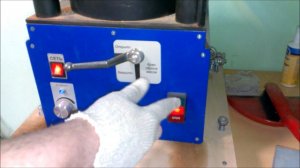 Испытание кубика бетона