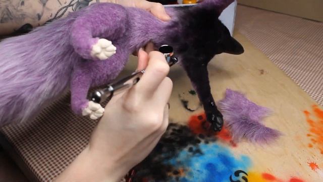 Игрушка в смешанной технике: крашу искусственный мех АЭРОГРАФОМ (цветной в чёрный) смотреть онлайн