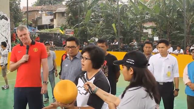 Walikota Bandung bersama Legenda MU Gary Pallister at Bandung Wetan YouTube смотреть онлайн