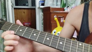 Белые розы на гитаре Эльбов Роман