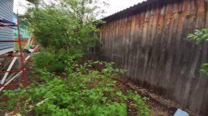 Дом из бытовки своими руками/муж обшивает сайдингом бытовку.