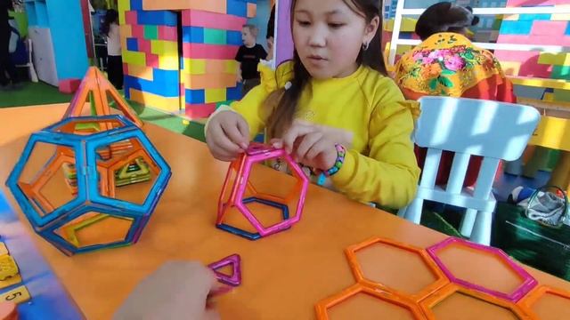 Учим цвета и формы , обучающие мультик, развивающие видео для детей, развитие ребёнка смотреть онлайн