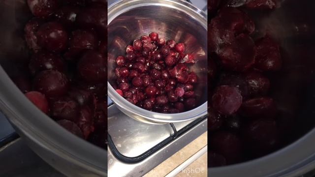 Слойки с вишней, заваренным и белковым кремом. Белковый крем рецепт. Заварной крем рецепт