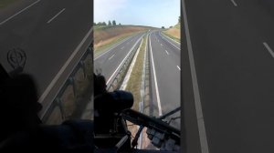 Вертолет над дорогой