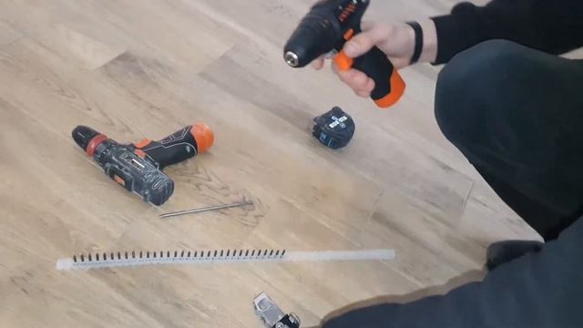 Автоматический адаптер на шуруповерт для подачи саморезов v2.0 смотреть онлайн