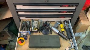 Сколько нужно инструмента  для работы в авто сервисе?