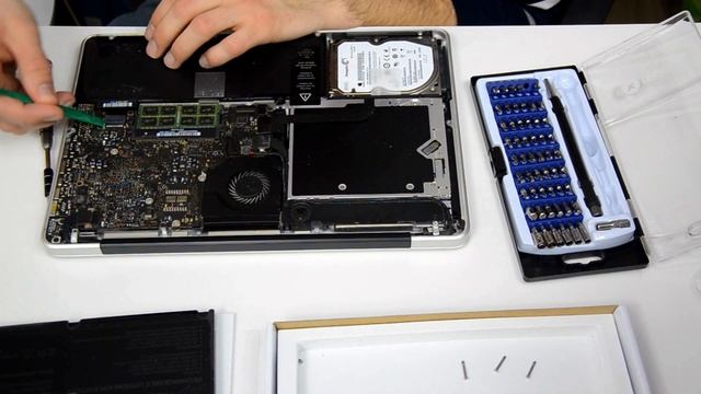 Cambiar batería MacBook Pro mid 2009 13" смотреть онлайн