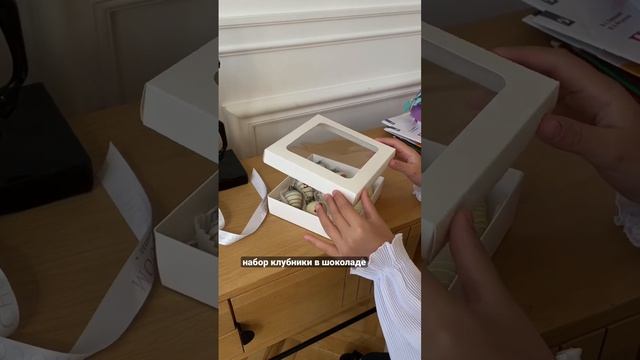 Оригинальный подарок на День учителя! #деньучителя #подарокучителю #клубникавшоколаде #shots смотреть онлайн