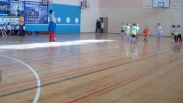 Баскетбол. Игра. Первый класс школы против детского садика. Вологда part2 смотреть онлайн