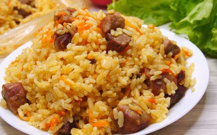 Рецепт вкусного плова со свининой за 30 минут. Вкусный рецепт всего из нескольких ингредиентов.
