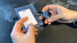 Брелок для бейджа и ключей с выдвижной цепочкой umbrella corporation