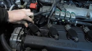 Замена свечей  Nissan X-Trail -T30